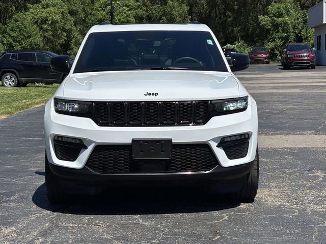 Used 2024 Jeep Grand Cherokee Limited w/ Black Appearance Package AWD/4WD image 28