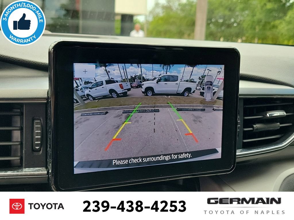 Used 2022 Ford Explorer XLT w/ Equipment Group 202A image 26