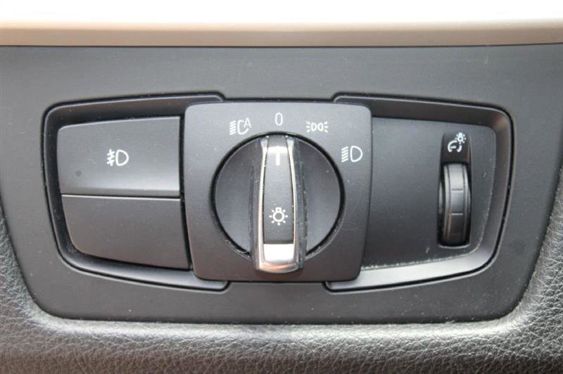 Used 2014 BMW 320i Sedan RWD image 23