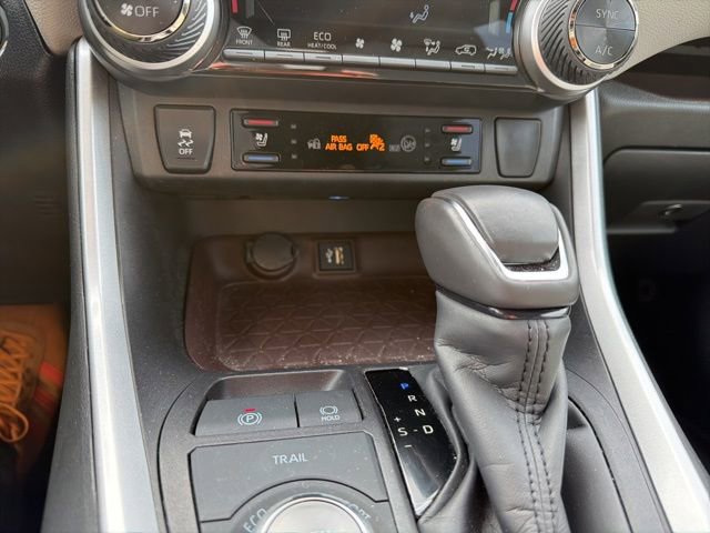 Used 2024 Toyota RAV4 Limited image 16