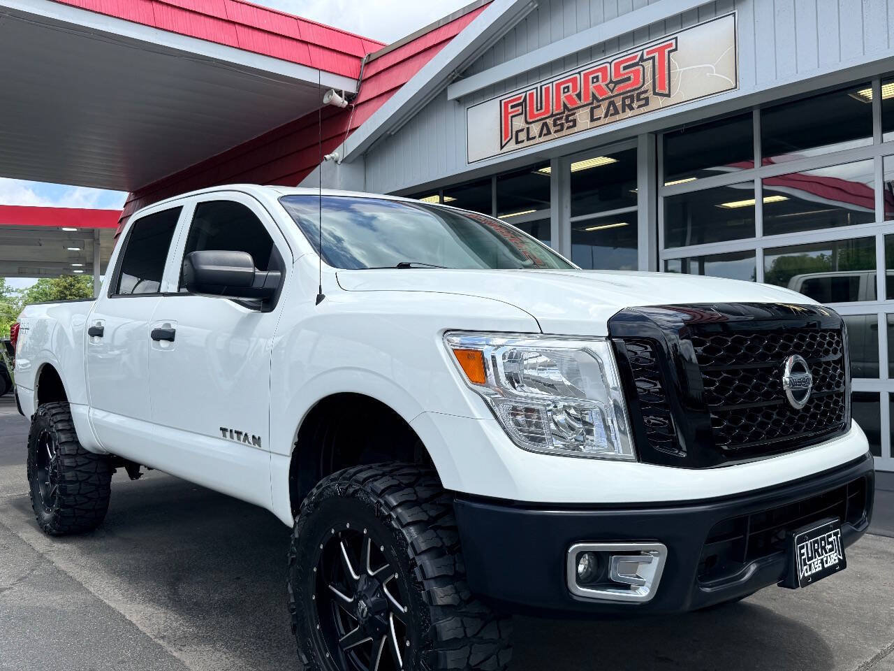 Used 2017 Nissan Titan S AWD/4WD image 13
