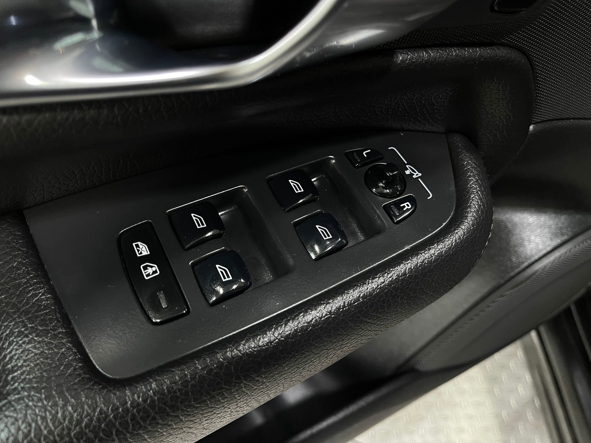 Used 2021 Volvo XC90 T6 Momentum w/ Advanced Package AWD/4WD image 16