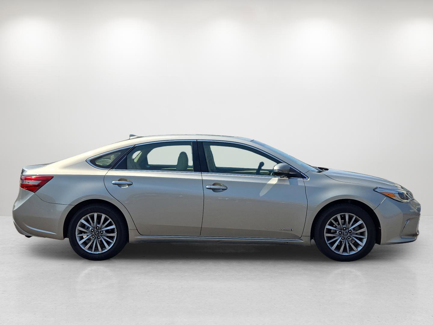 Used 2016 Toyota Avalon Limited image 5