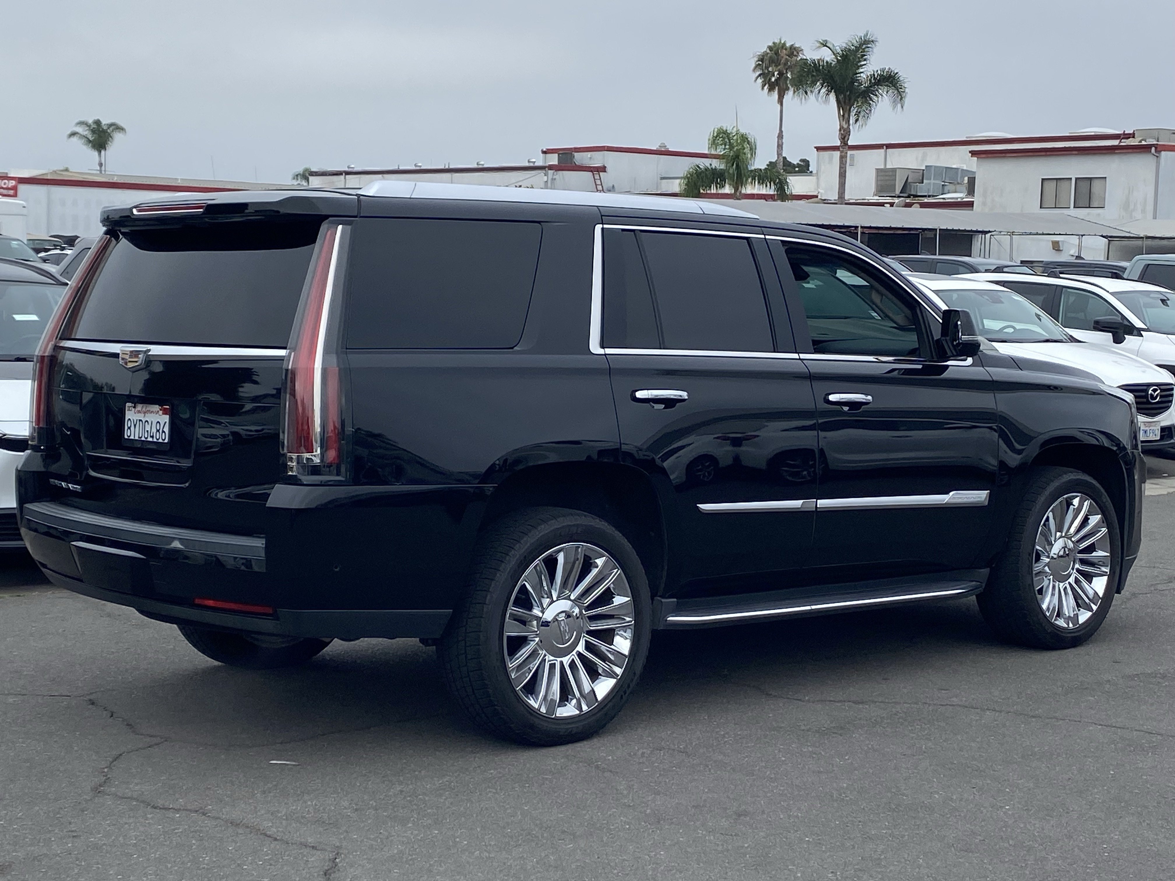 Used 2019 Cadillac Escalade Luxury AWD/4WD image 3