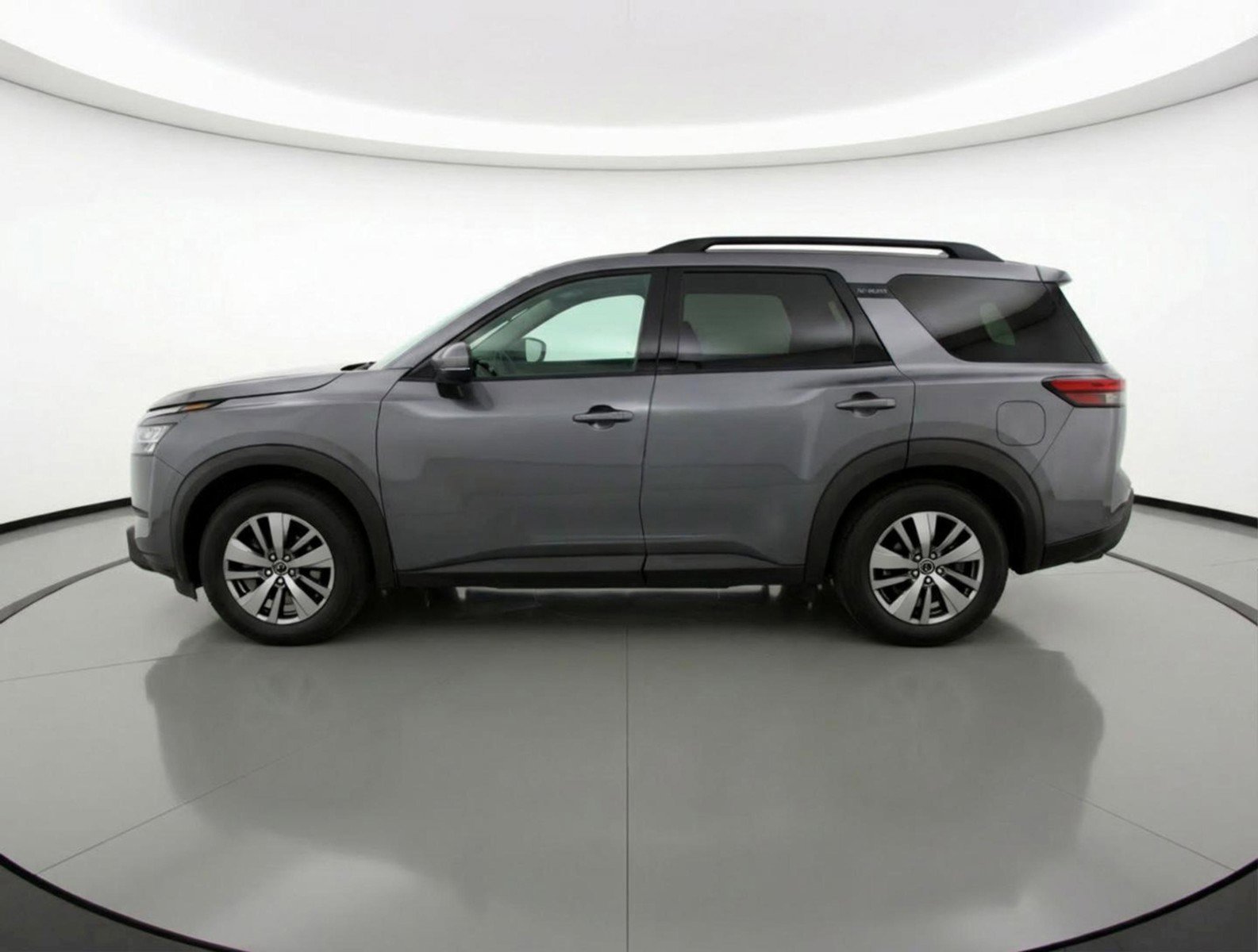 Used 2025 Nissan Pathfinder SV FWD image 5