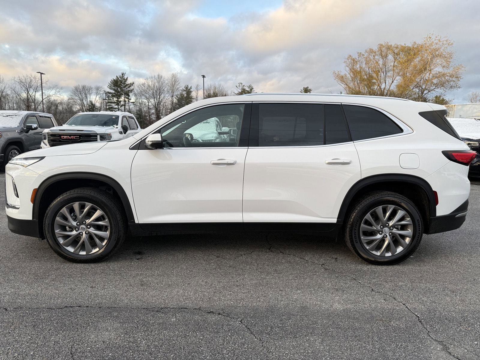 Certified 2025 Buick Enclave Preferred w/ Power Package image 8