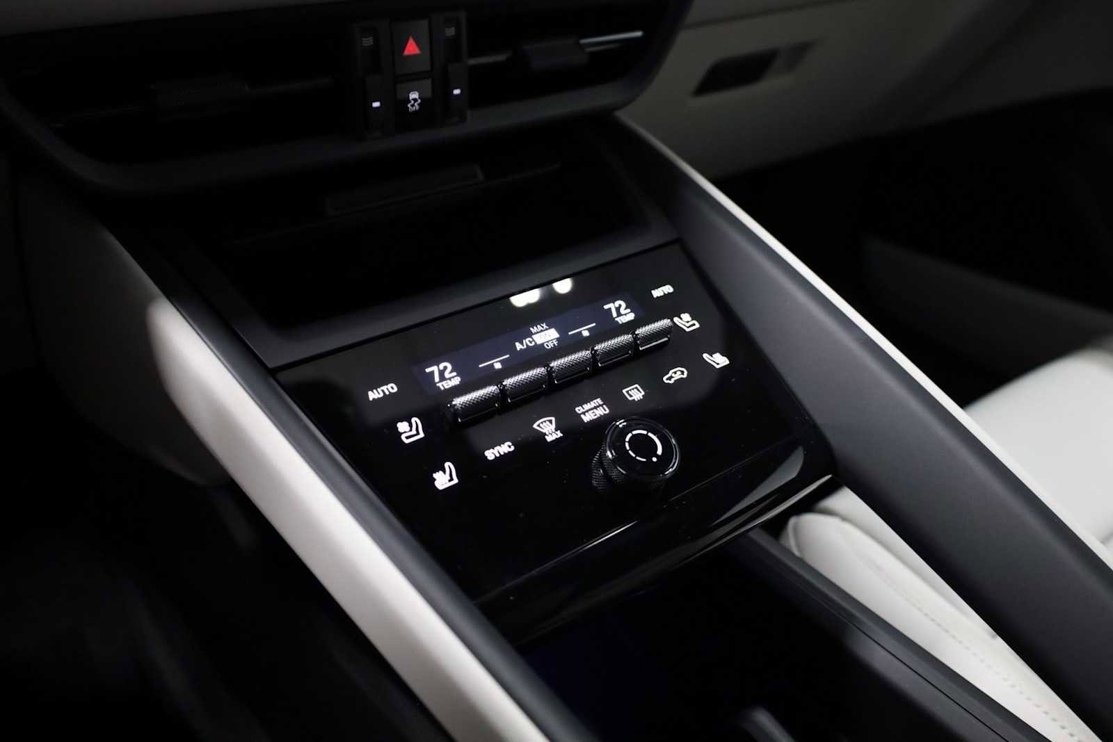 Certified 2025 Porsche Macan Electric image 31