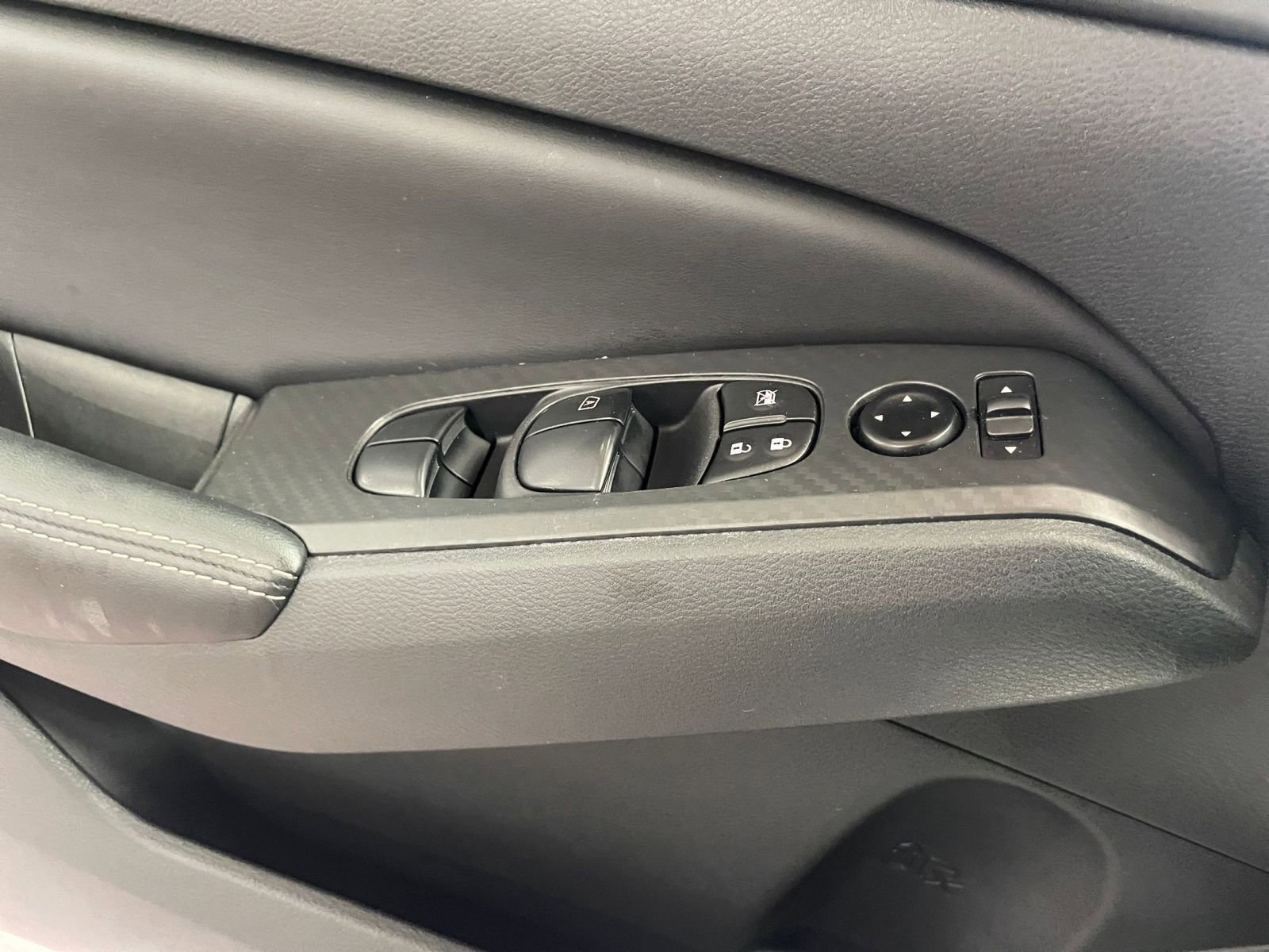 Used 2025 Nissan Altima 2.5 SV FWD image 18