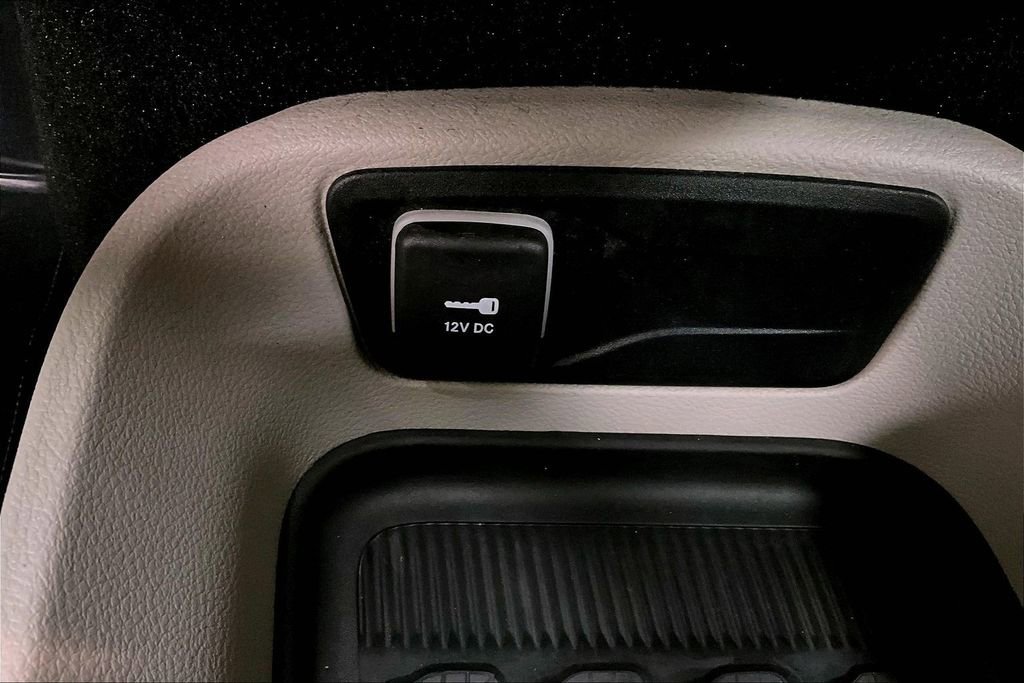 Used 2024 Chrysler Pacifica Touring-L image 15