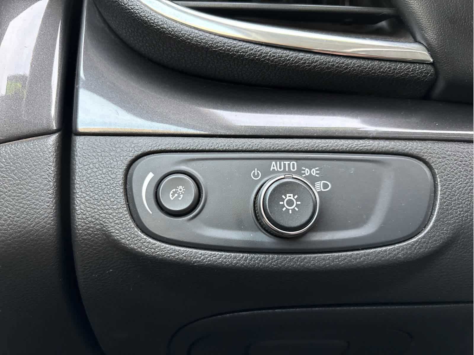 Used 2022 Buick Encore Preferred w/ Safety Package image 29