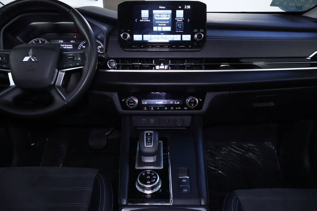 Used 2024 Mitsubishi Outlander SE Black Edition image 15