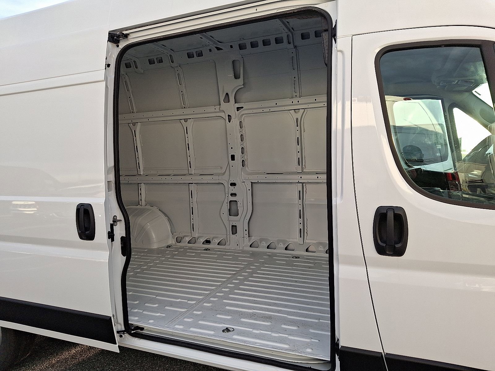 New 2025 RAM ProMaster 3500 w/ Roll-Up Rear Door Package image 6