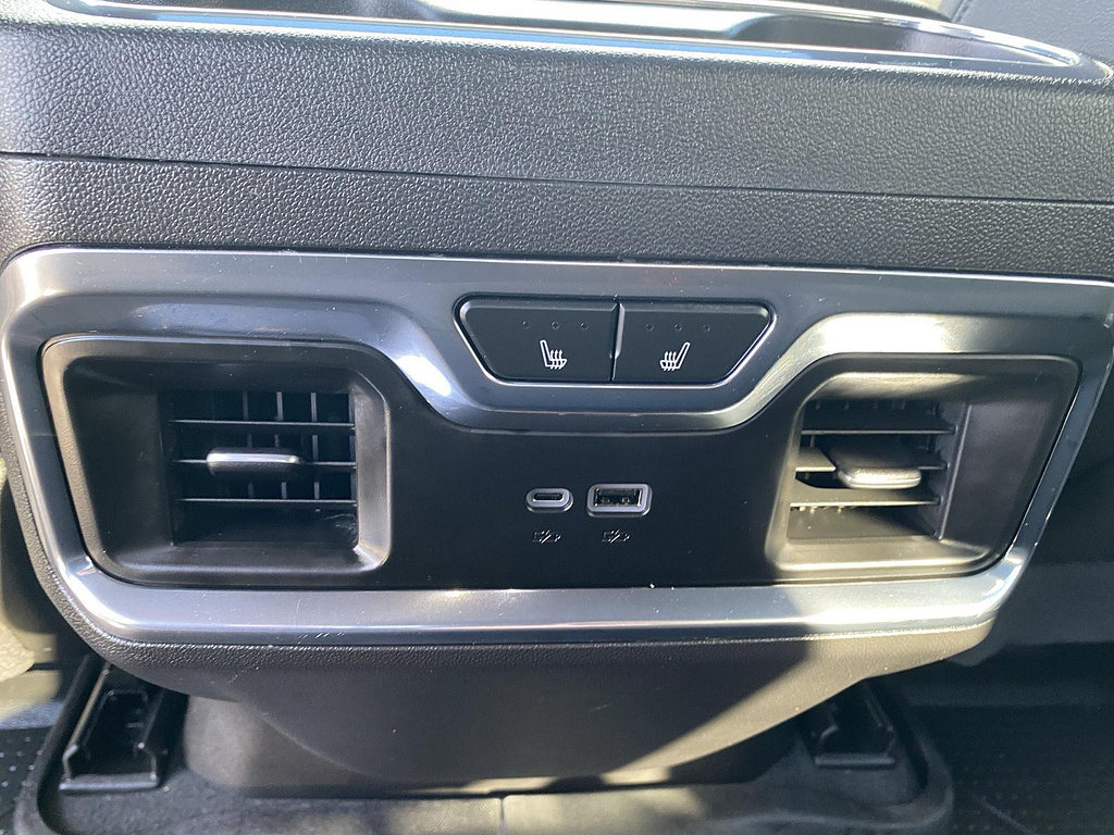 Used 2025 Chevrolet Silverado 1500 High Country AWD/4WD image 19