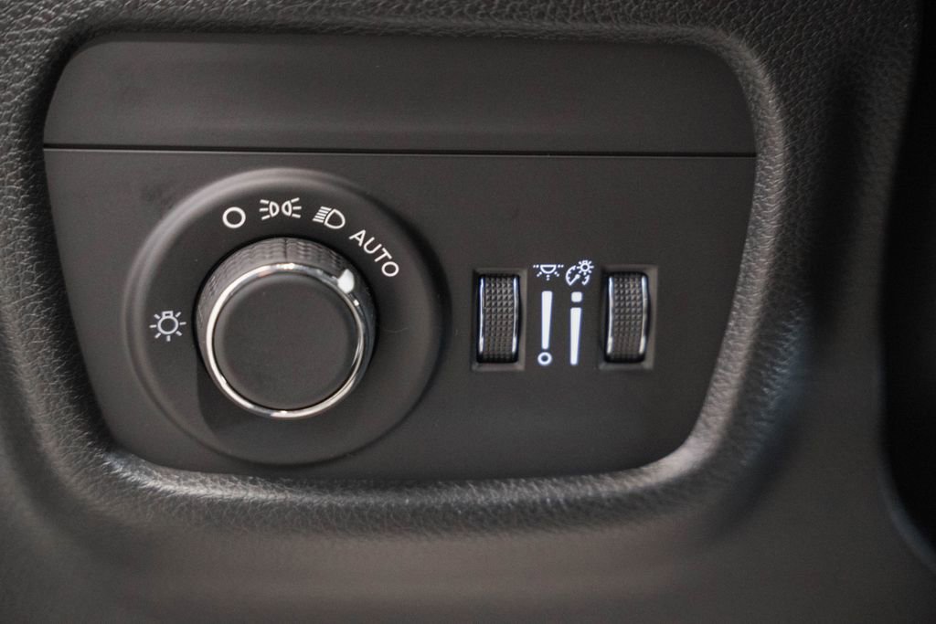 New 2025 Jeep Grand Cherokee Altitude image 38