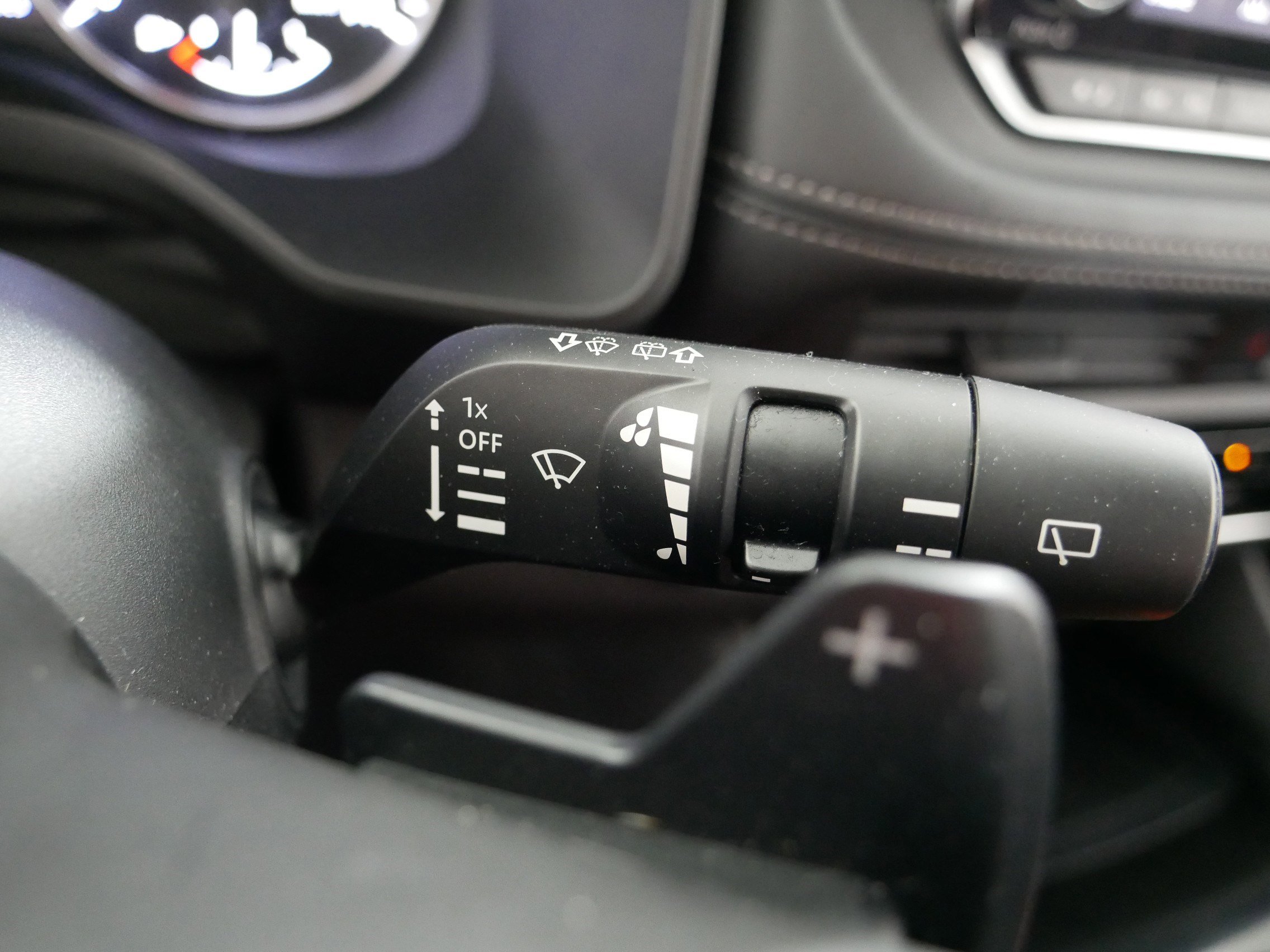 Used 2024 Nissan Rogue S AWD/4WD image 31