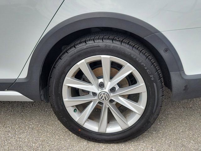 Used 2017 Volkswagen Golf Alltrack SE AWD/4WD image 9