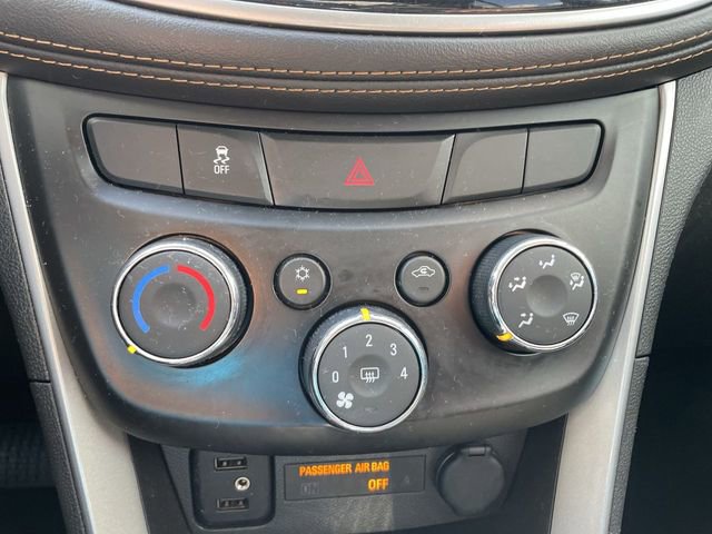 Used 2020 Chevrolet Trax LT w/ LT Convenience Package FWD image 33
