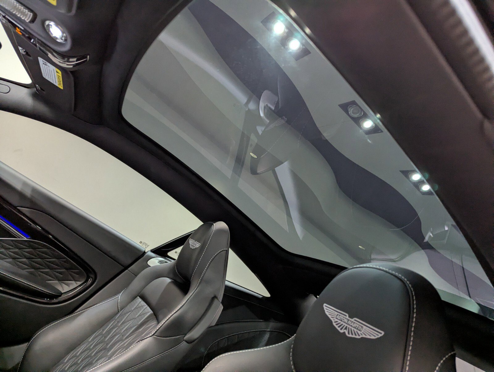 Used 2025 Aston Martin DB12 Coupe image 18