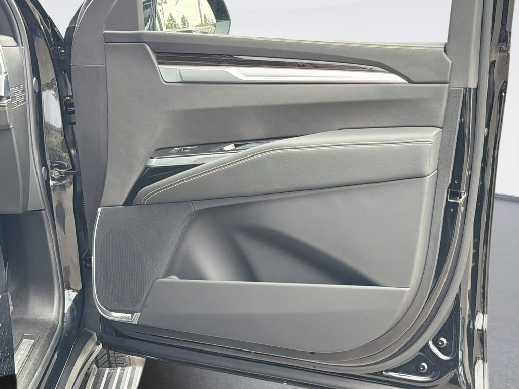 Certified 2026 Cadillac Escalade Luxury RWD image 31