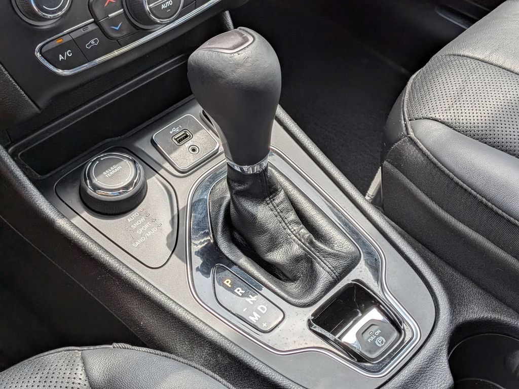 Certified 2019 Jeep Cherokee Limited AWD/4WD image 17