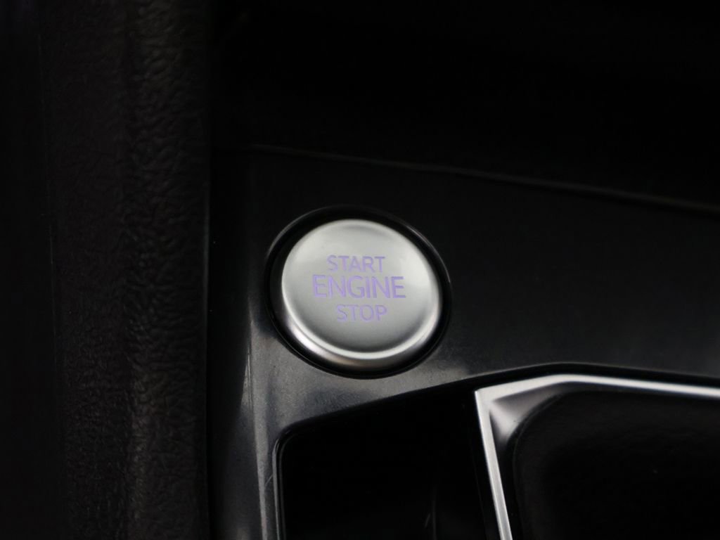 Used 2022 Volkswagen Tiguan SE R-Line image 41