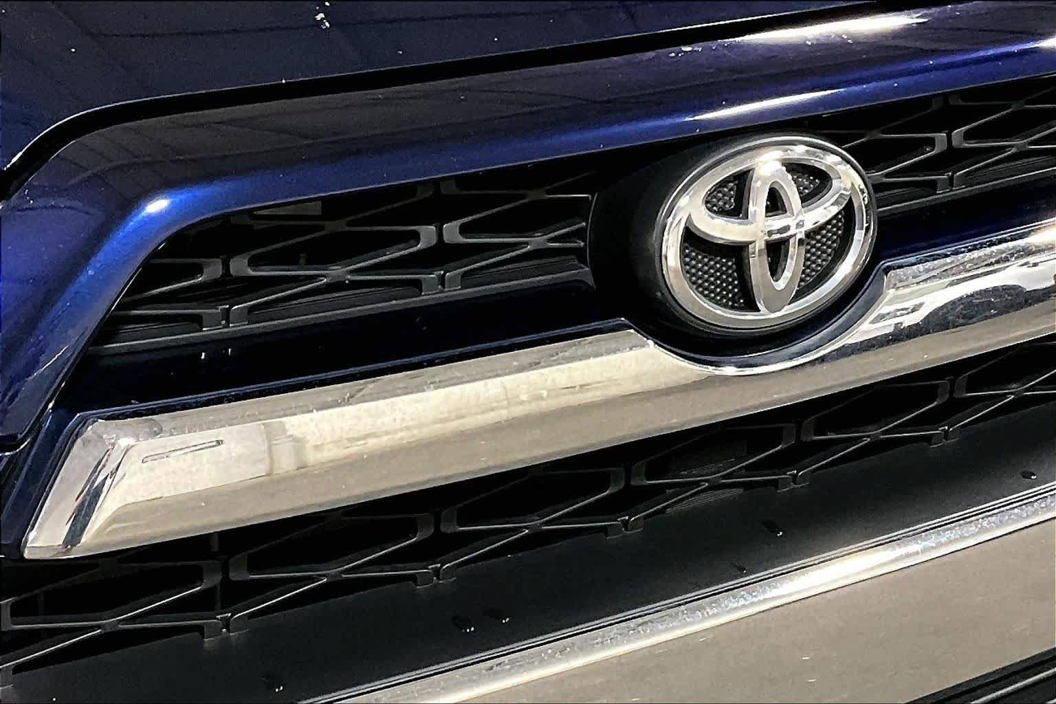 Certified 2019 Toyota 4Runner Limited AWD/4WD image 30