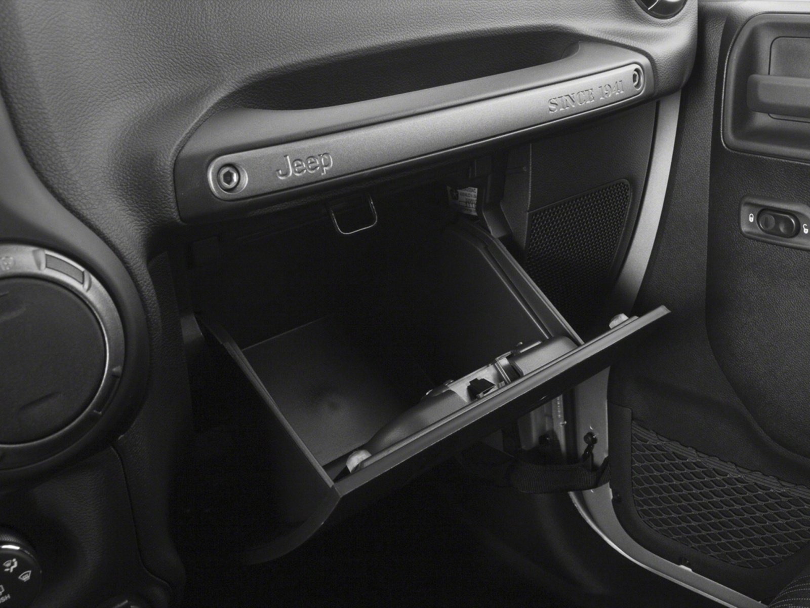 Used 2016 Jeep Wrangler Unlimited Sahara image 13
