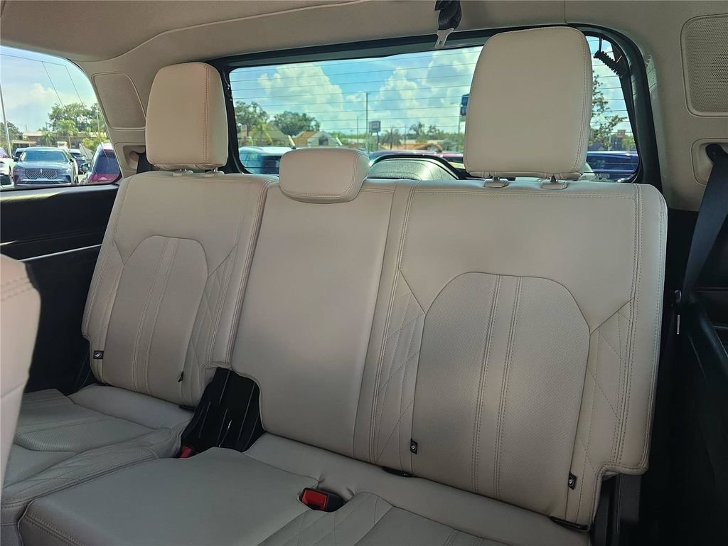 Used 2018 Ford Expedition Platinum RWD image 12