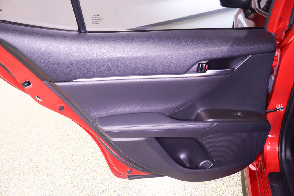 Used 2022 Toyota Camry XSE FWD image 37