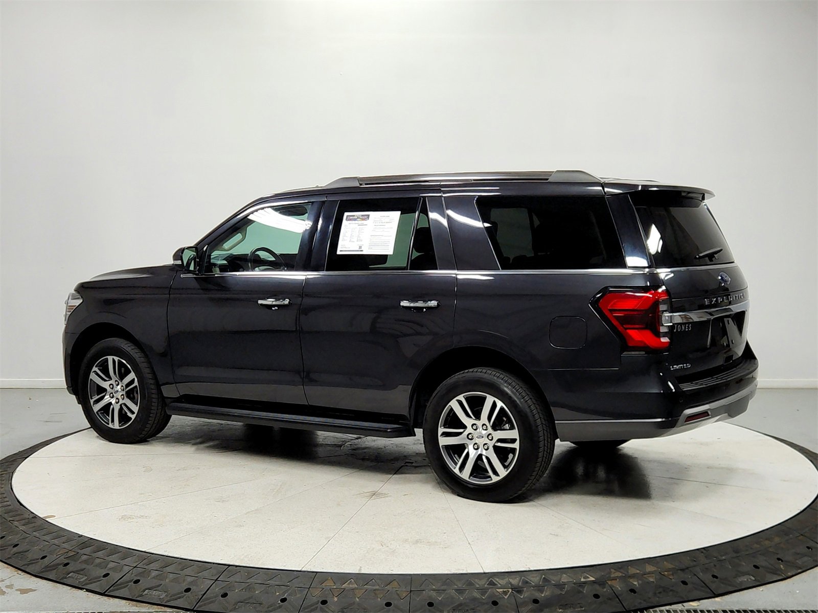 Used 2024 Ford Expedition Limited image 5