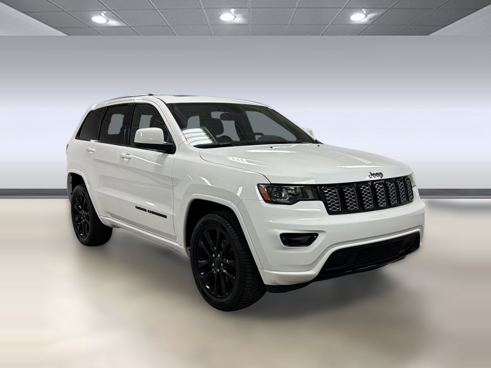Used 2020 Jeep Grand Cherokee Altitude AWD/4WD image 7