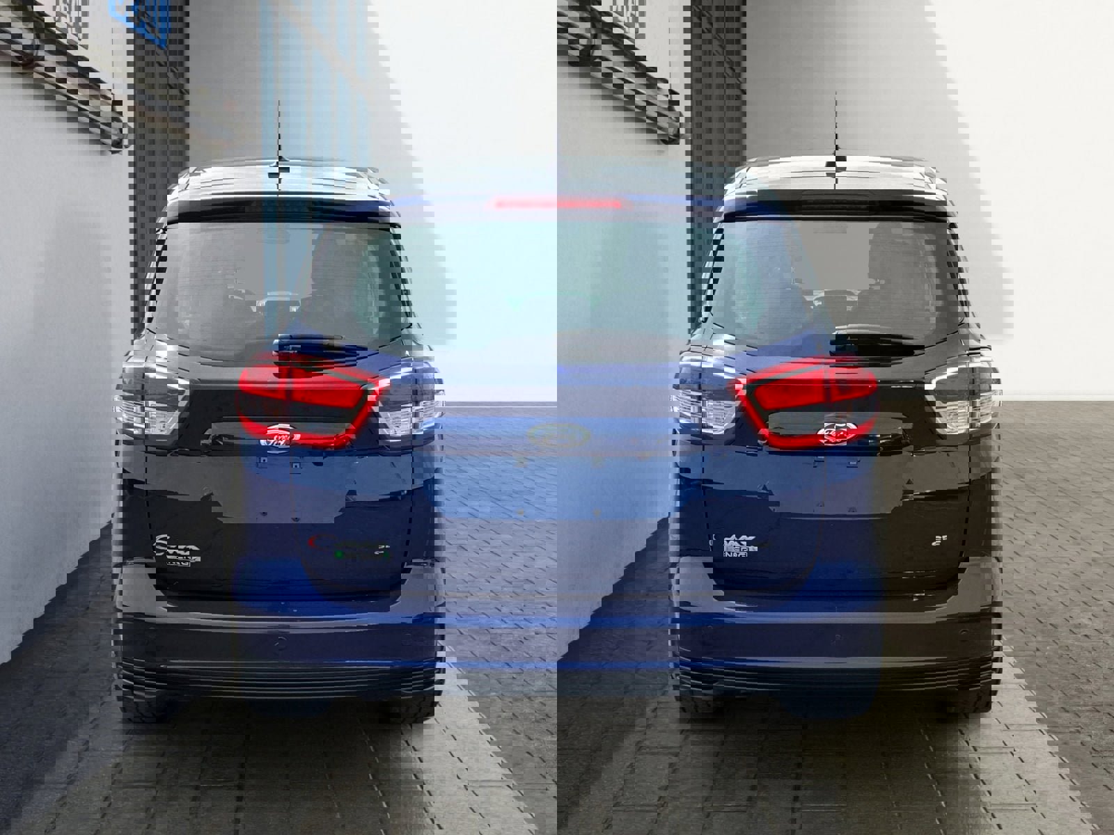 Used 2017 Ford C-MAX Energi SE w/ Equipment Group 401A FWD image 4