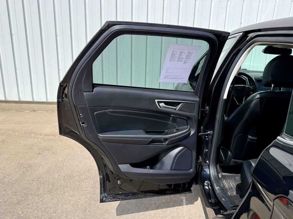 Used 2019 Ford Edge Titanium w/ Equipment Group 301A image 15