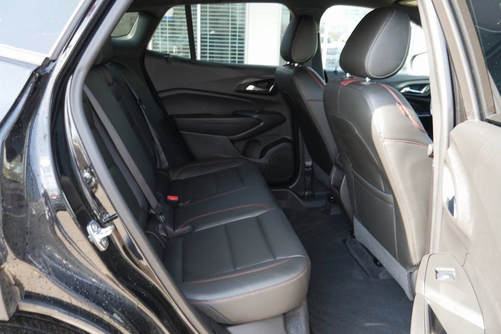 Used 2025 Chevrolet Trax RS image 28