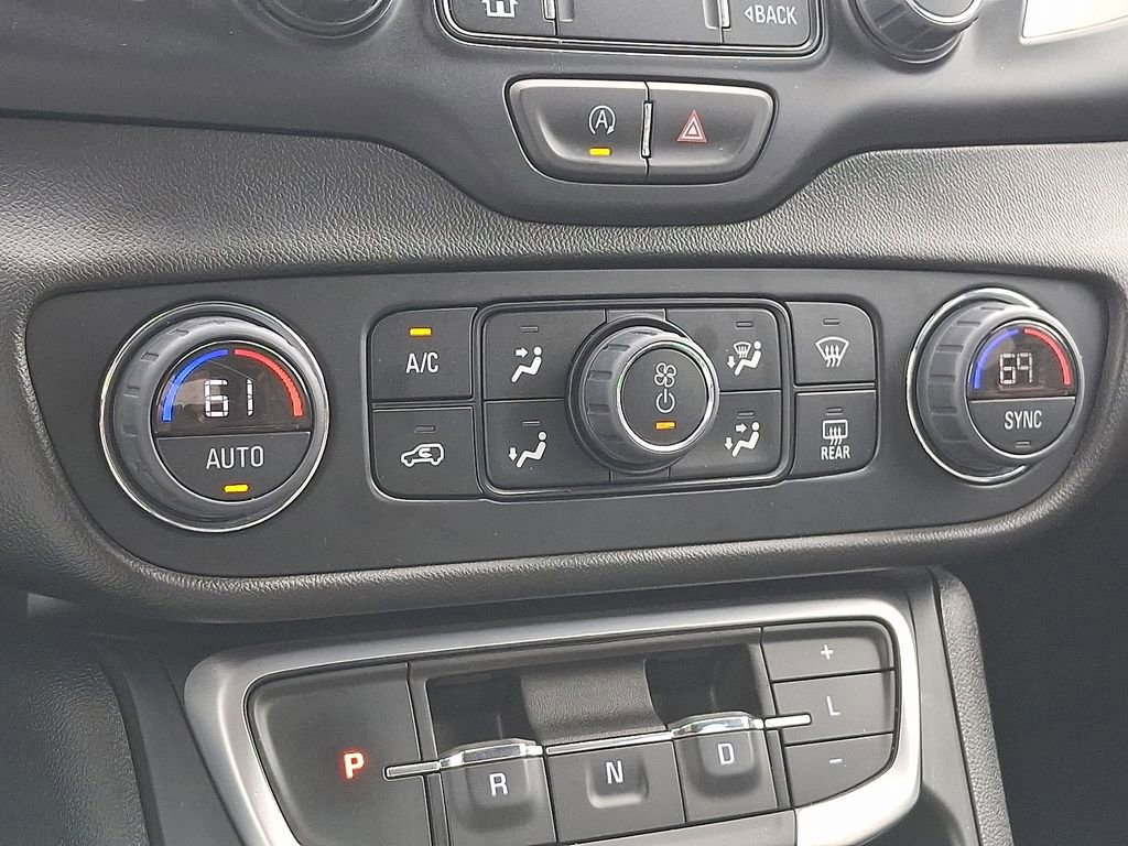 Used 2024 GMC Terrain SLT image 15