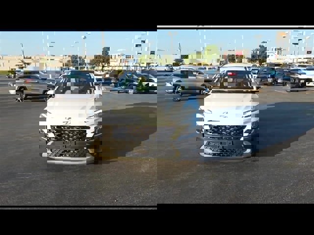 Used 2023 Hyundai Kona SEL w/ Convenience Package image 3