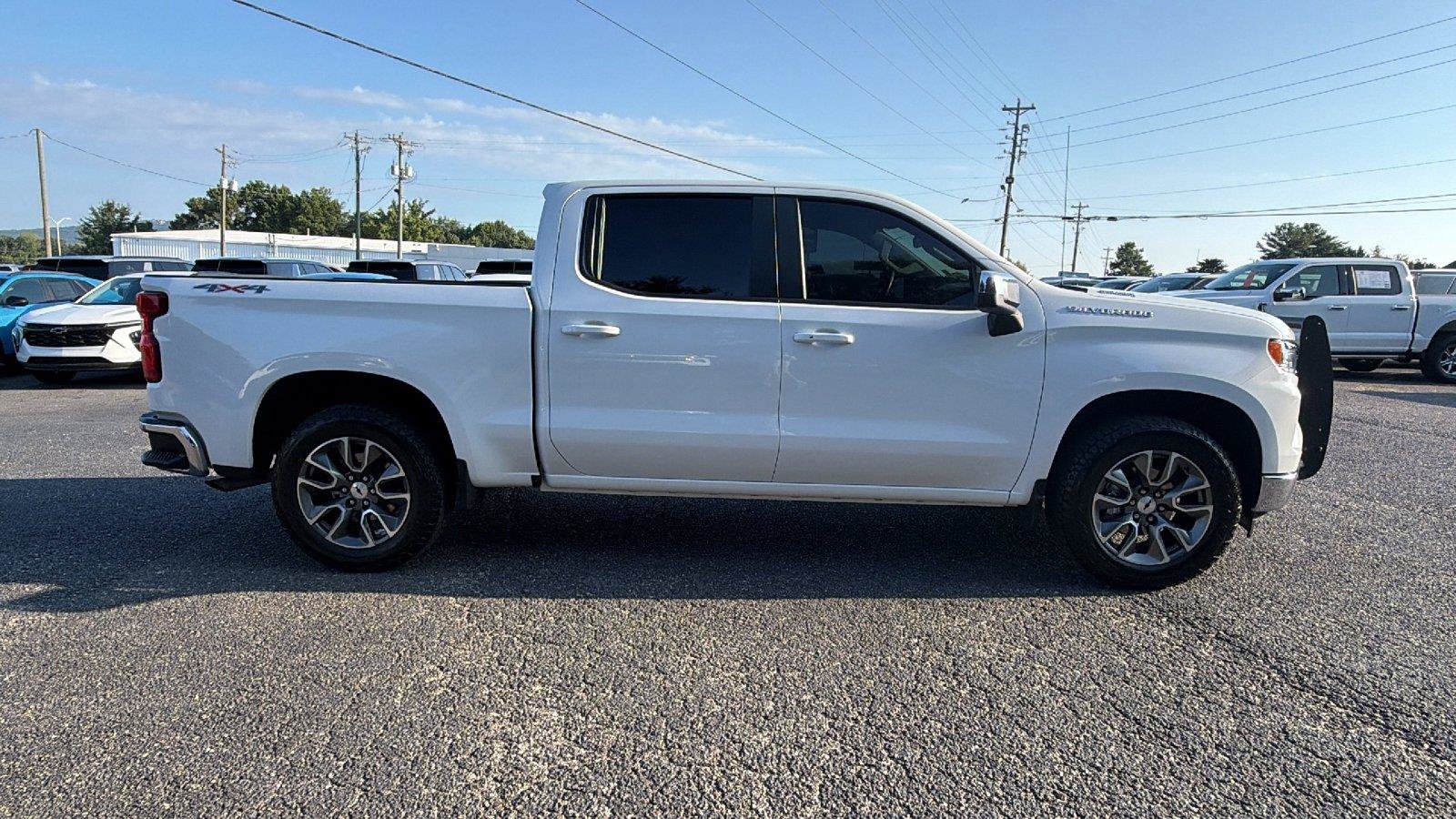 Used 2023 Chevrolet Silverado 1500 LT AWD/4WD image 4