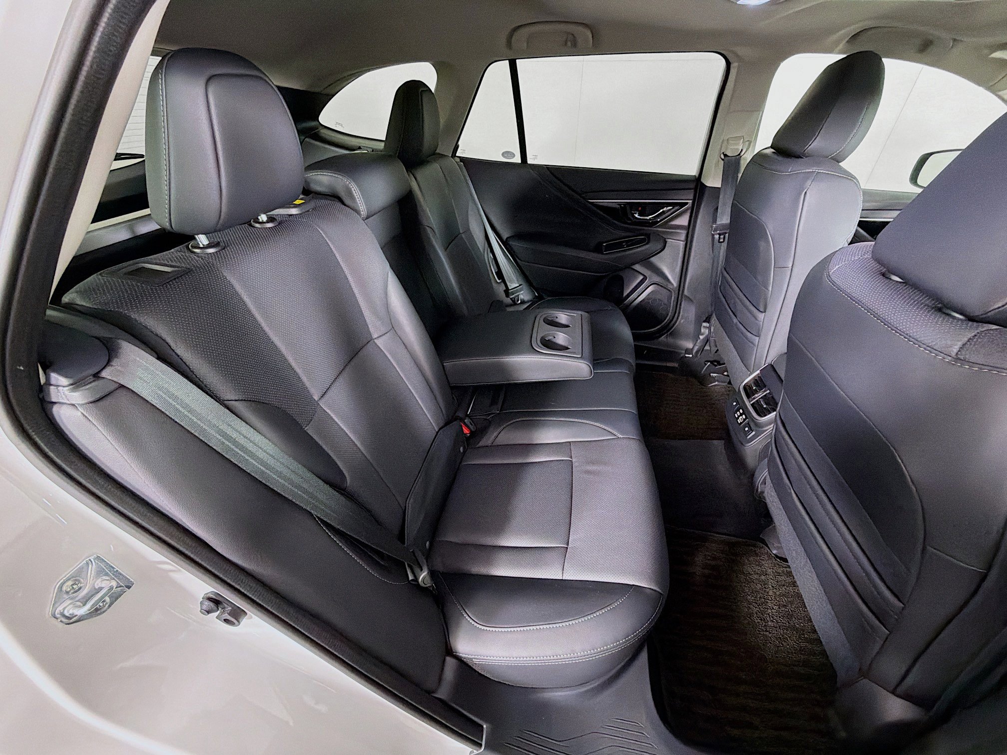 Used 2025 Subaru Outback Limited image 27