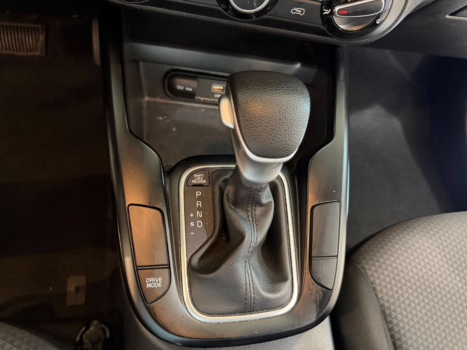 Used 2025 Kia Soul LX w/ LX Technology Package FWD image 40