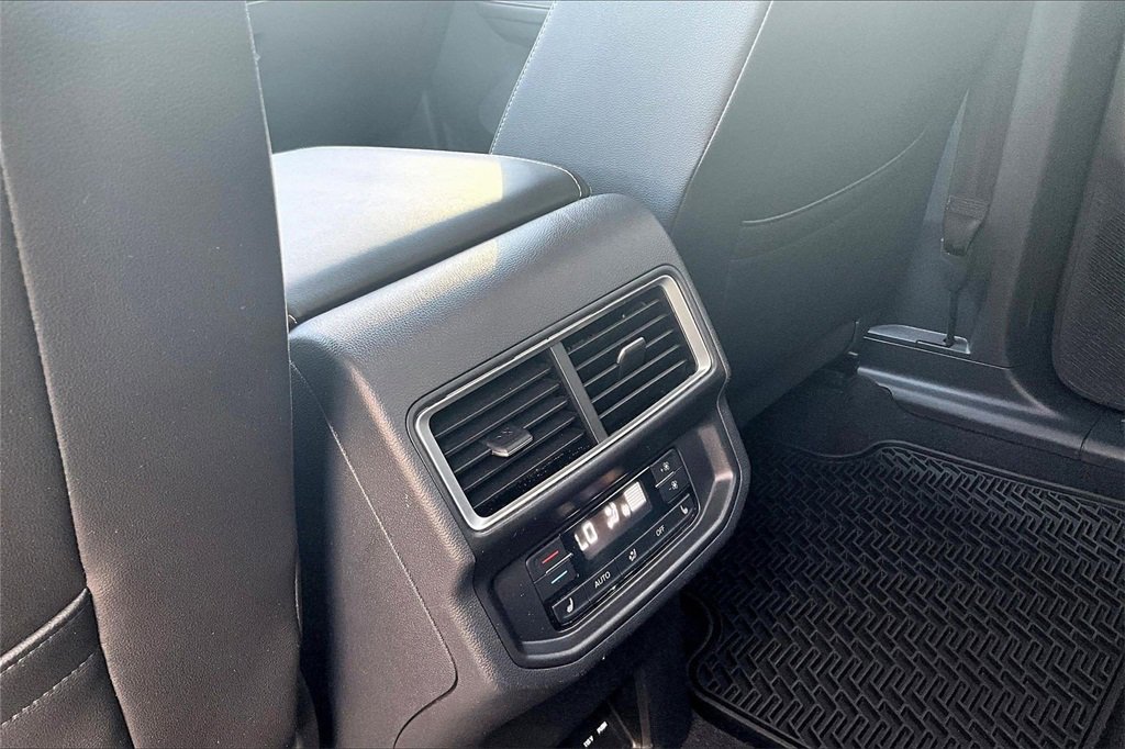 Used 2025 Volkswagen Atlas SEL Premium R-Line image 17