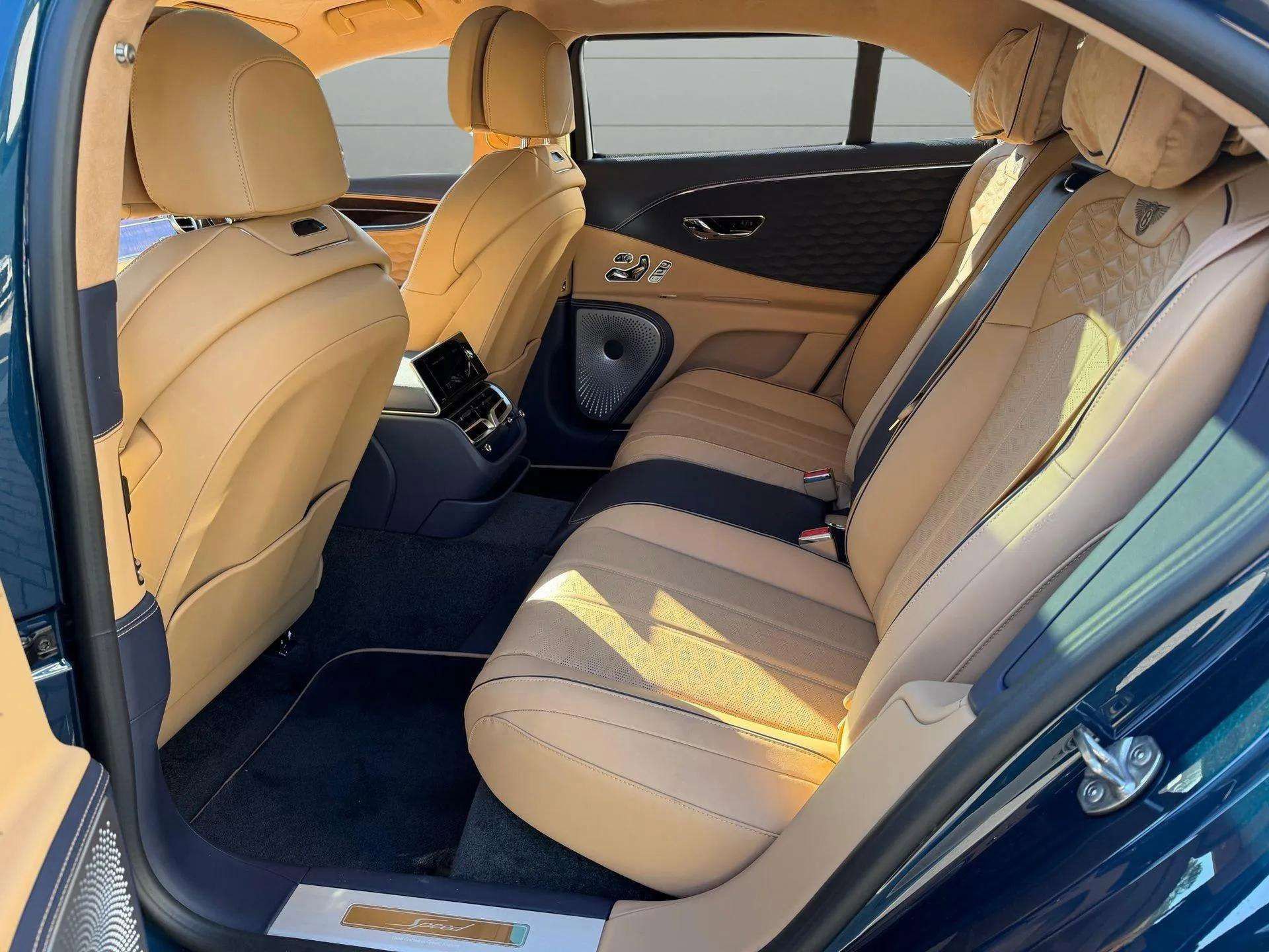 Used 2025 Bentley Flying Spur Plug-In Hybrid AWD/4WD image 39