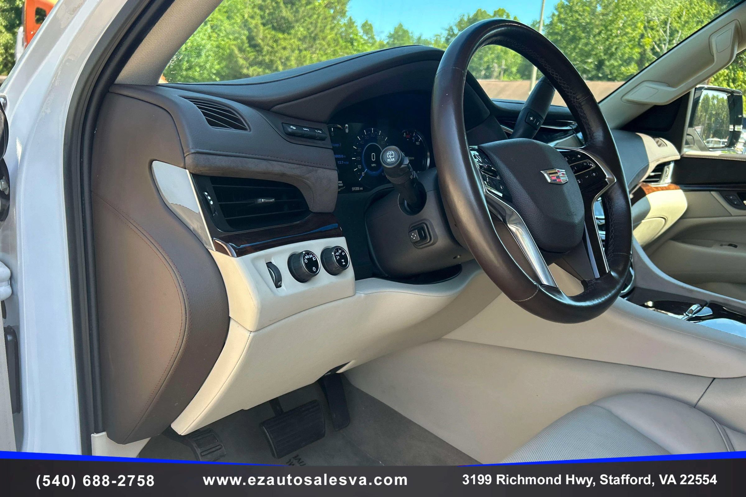 Used 2016 Cadillac Escalade ESV Luxury AWD/4WD image 24