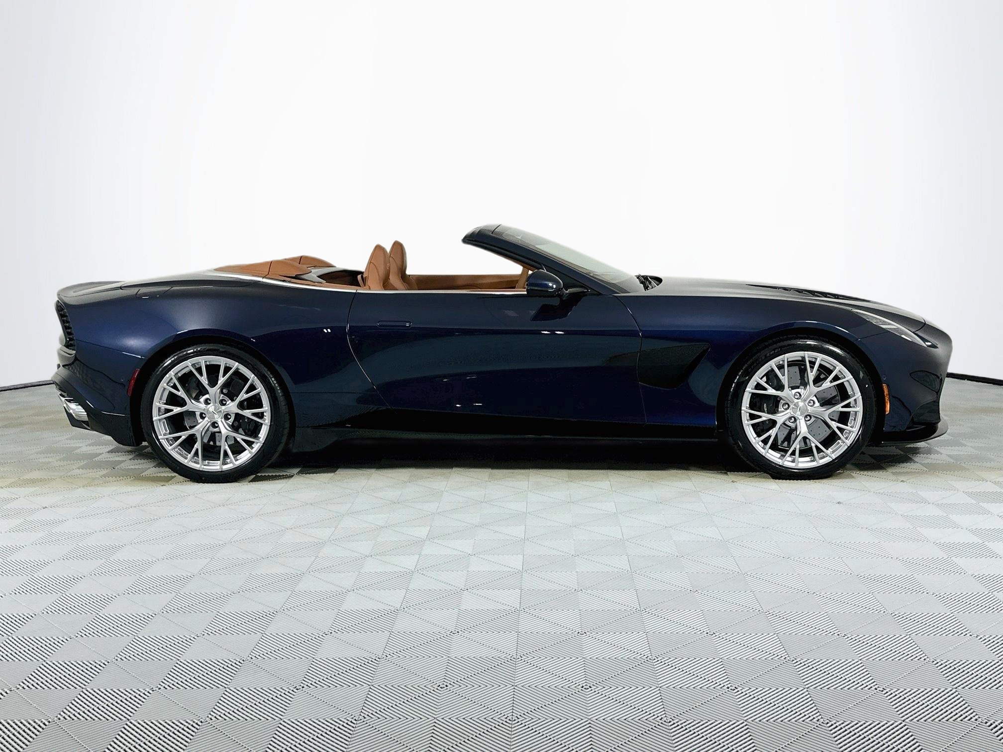 New 2026 Aston Martin Vanquish Convertible RWD image 4
