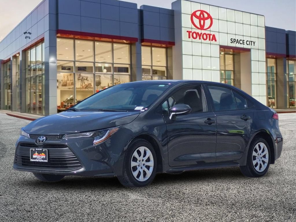 Used 2026 Toyota Corolla LE FWD image 2