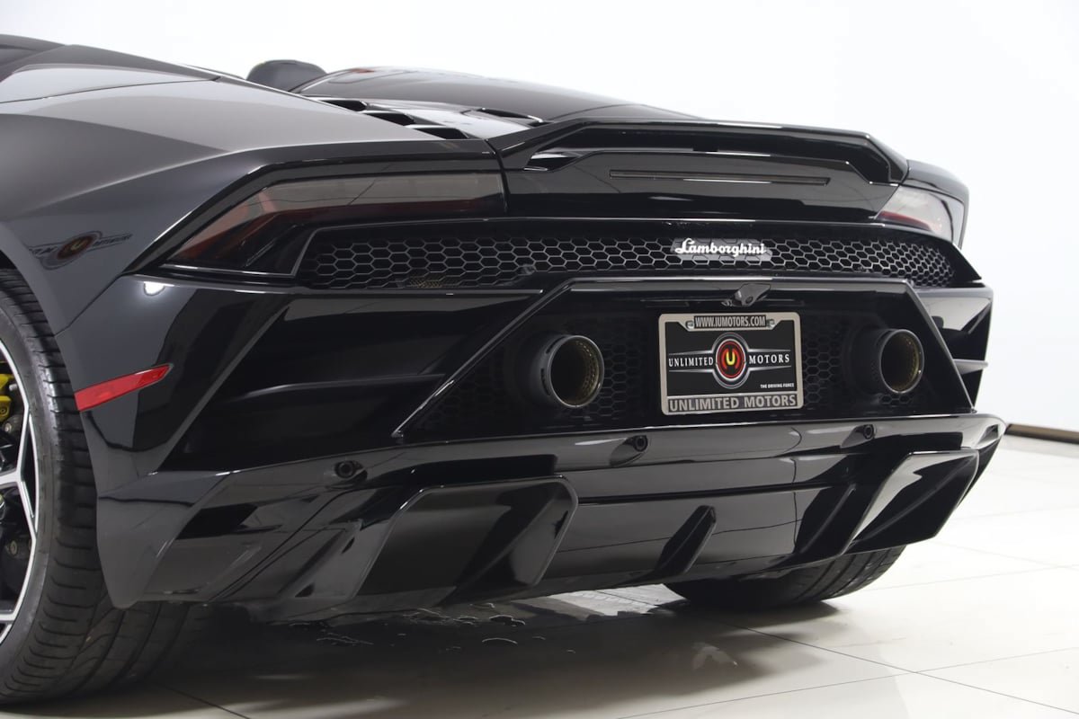 Used 2023 Lamborghini Huracan EVO RWD image 35