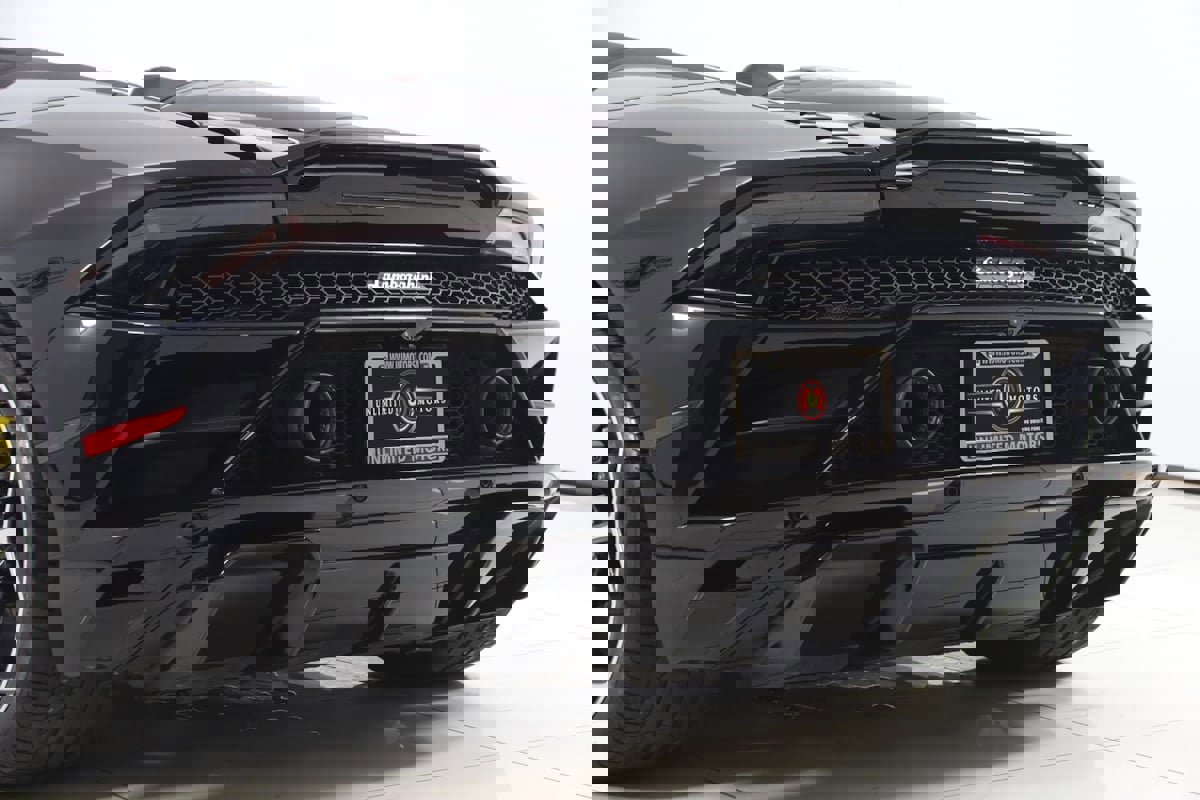 Used 2023 Lamborghini Huracan EVO image 35