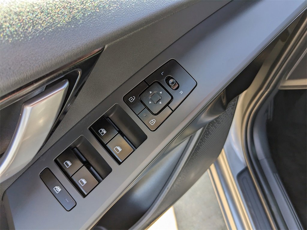 Certified 2025 Kia Niro LX image 21