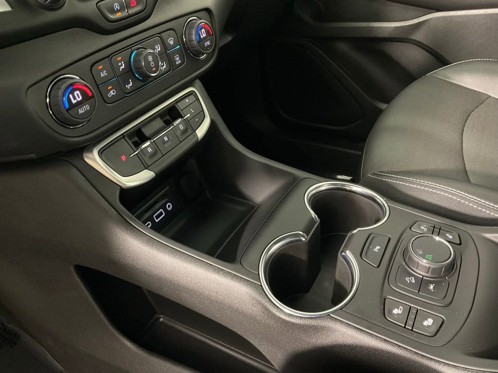Used 2023 GMC Terrain SLT w/ Tech Package FWD image 19