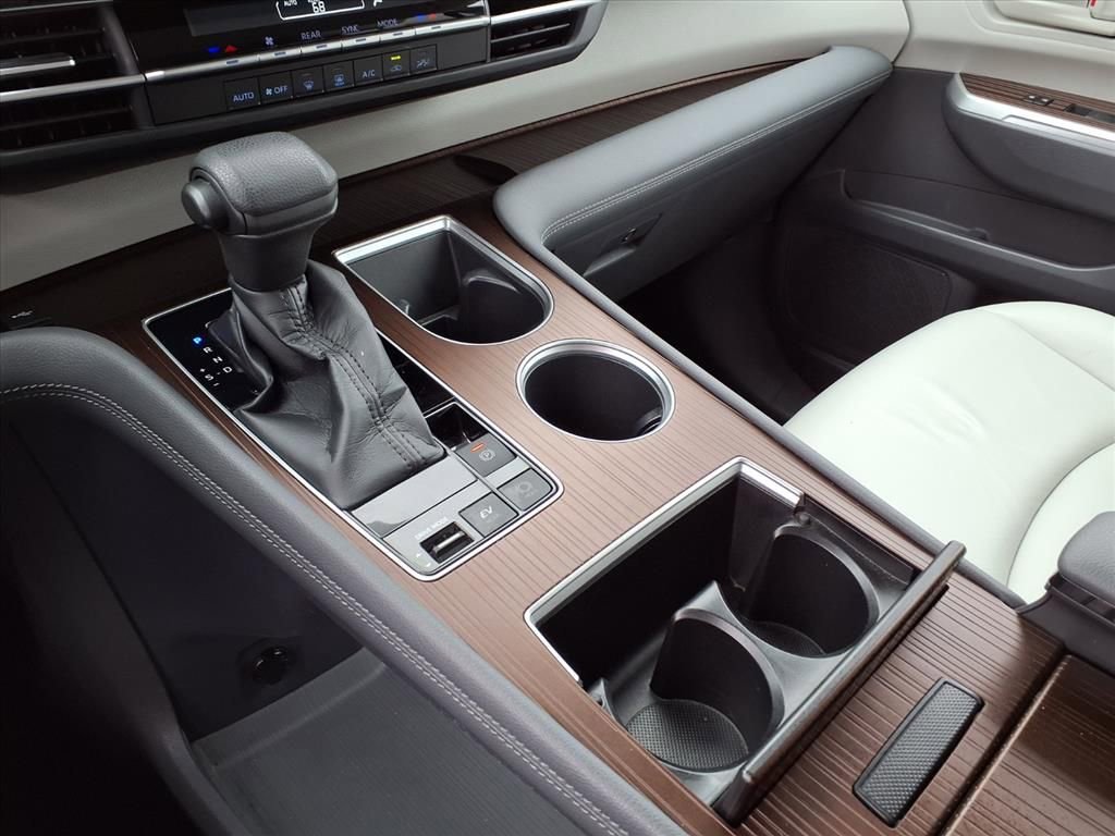 Certified 2022 Toyota Sienna LE image 25