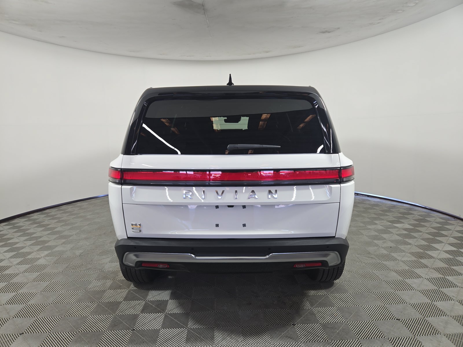 Used 2023 Rivian R1S Launch Edition Quad AWD/4WD image 4